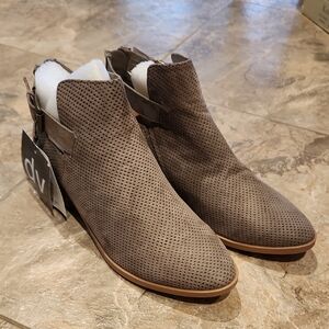 NWT Dolce Vita Sam Ankle Boote Taupe Brown 8M